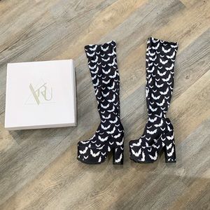 YRU- Labyrinth Bat Shoes